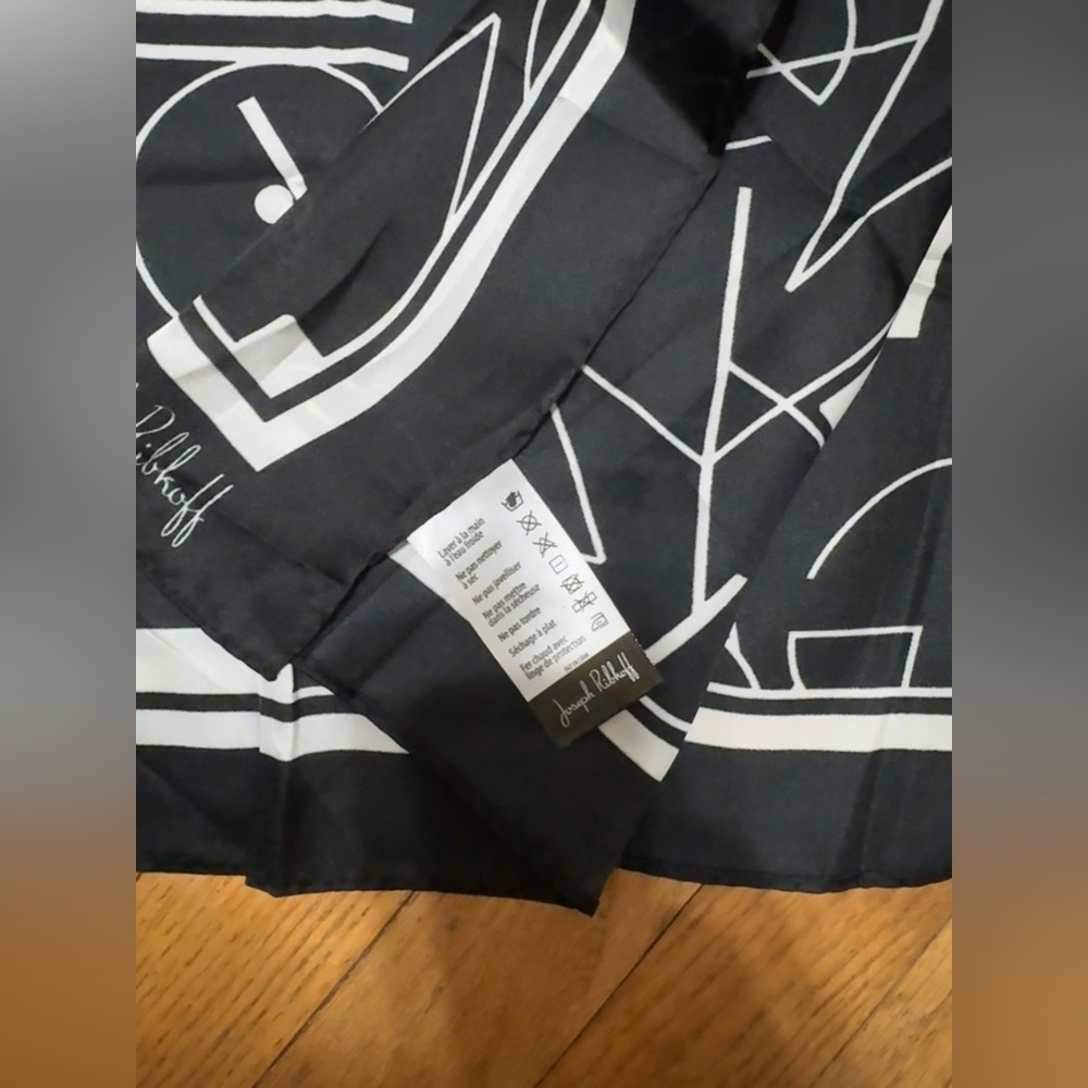 Joseph Ribkoff scarf - Picture 3 of 4